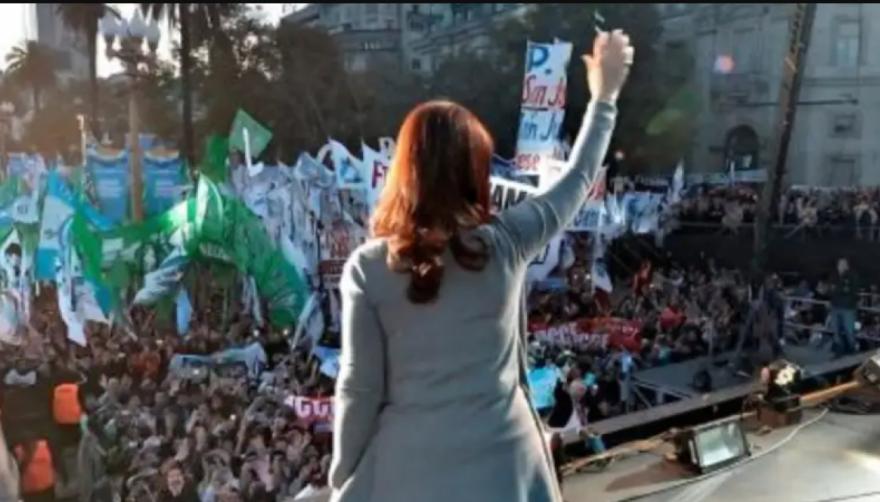 Los preparativos para el acto de CFK: escenario armado y expectativa por el clima