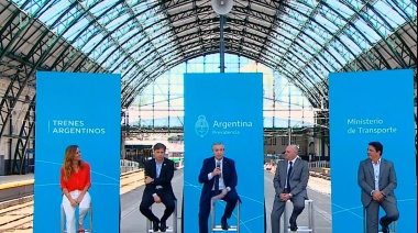 Alberto inauguró el techo de la Estación de Trenes