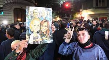 El kirchnerismo, en estado de alerta y movilización por la condena a Cristina